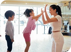 さまざまなレッスンを体験している子どもたちの様子